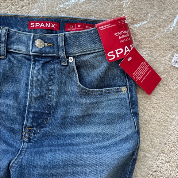 NWT-SPANX Auth Wife Leg Jeans-XS/TP ( fits 2-6) -Wilmington Wash - Picture 4 of 7